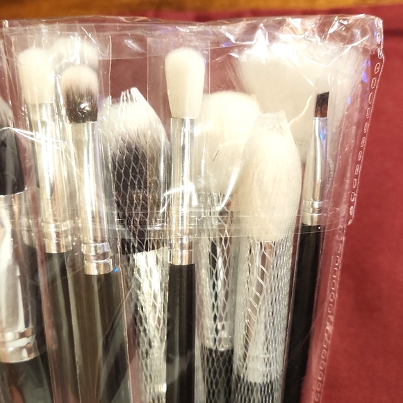 15 makeup brushes - Picture 7 of 8